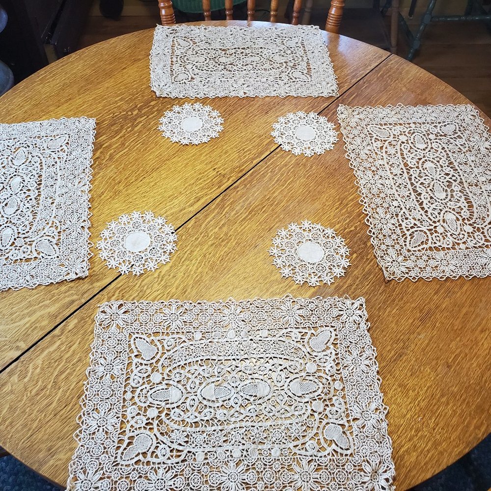 4  NEEDLE LACE  PLACEMATS ACORN